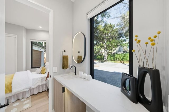 90 Crescent Drive, Palo Alto, CA 94301