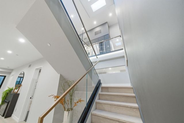 90 Crescent Drive, Palo Alto, CA 94301