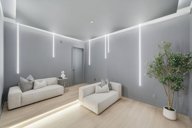 90 Crescent Drive, Palo Alto, CA 94301