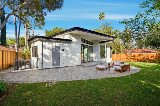 90 Crescent Drive, Palo Alto, CA 94301