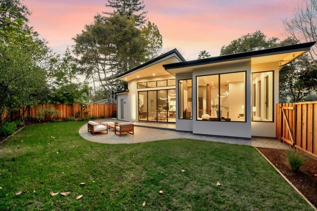 90 Crescent Drive, Palo Alto, CA 94301