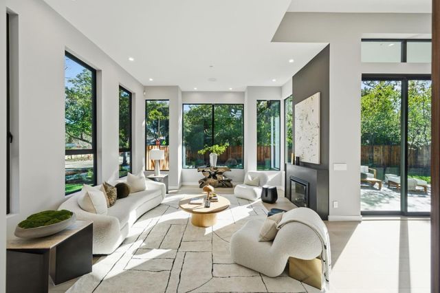 90 Crescent Drive, Palo Alto, CA 94301