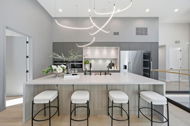 90 Crescent Drive, Palo Alto, CA 94301