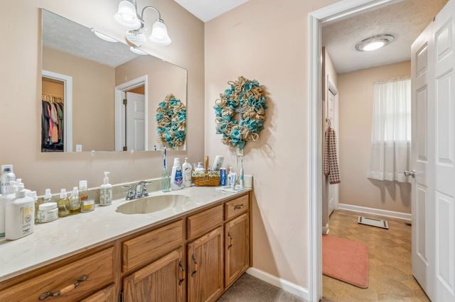 7102 Hartsville Pike, Lebanon, TN 37087