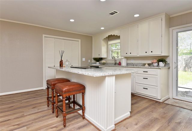 105 W Saunders Street, League City, TX 77573