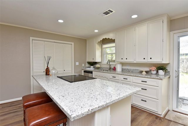 105 W Saunders Street, League City, TX 77573