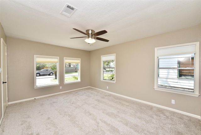 105 W Saunders Street, League City, TX 77573