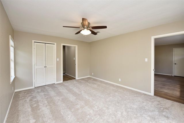 105 W Saunders Street, League City, TX 77573