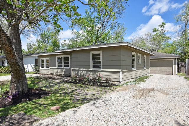 105 W Saunders Street, League City, TX 77573