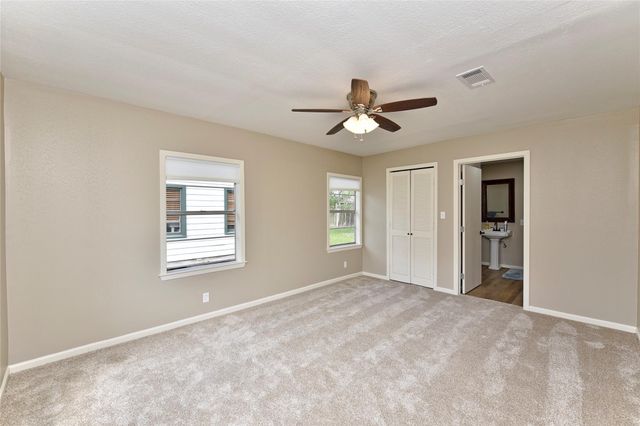 105 W Saunders Street, League City, TX 77573