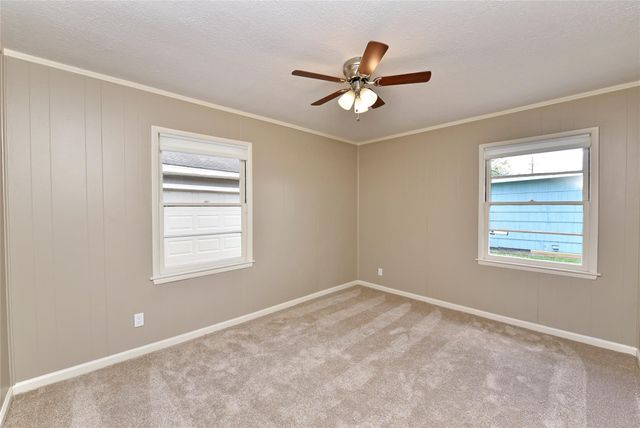 105 W Saunders Street, League City, TX 77573