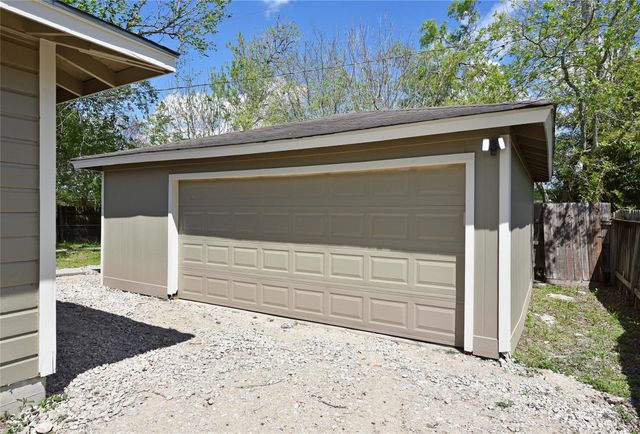 105 W Saunders Street, League City, TX 77573