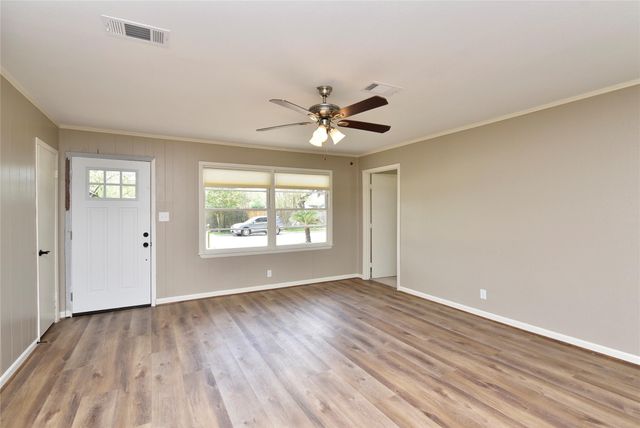 105 W Saunders Street, League City, TX 77573