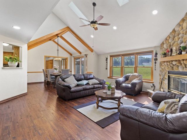 1255 Apple Tree LANE, Brookfield, WI 53005