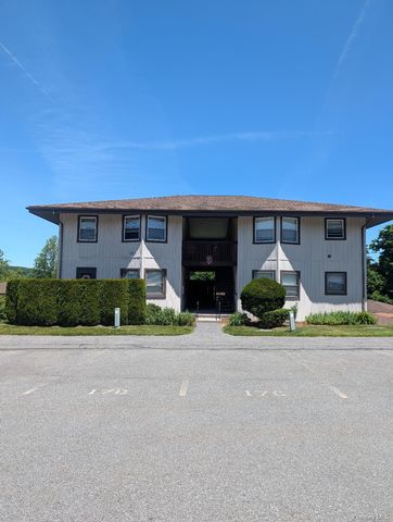 17 Hastings Court A, Jefferson Valley, NY 10598