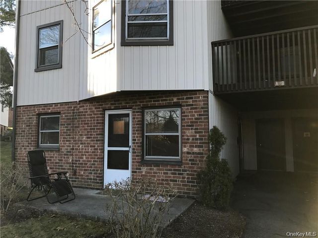17 Hastings Court A, Jefferson Valley, NY 10598
