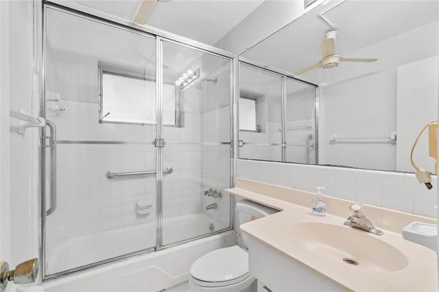 5702 NW 47th Lane, Tamarac, FL 33319