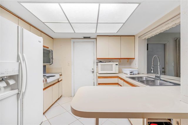 5702 NW 47th Lane, Tamarac, FL 33319