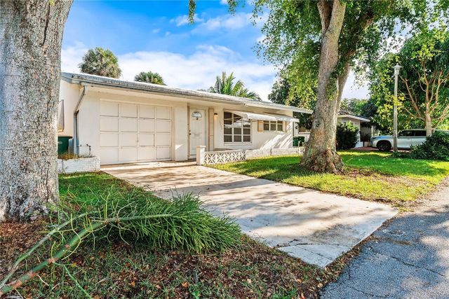 5702 NW 47th Lane, Tamarac, FL 33319