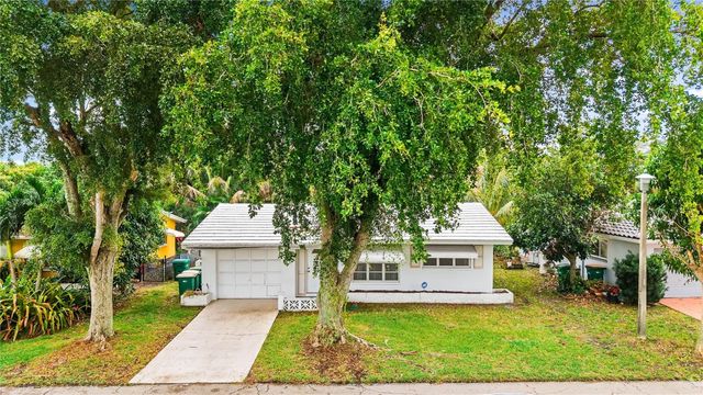 5702 NW 47th Lane, Tamarac, FL 33319