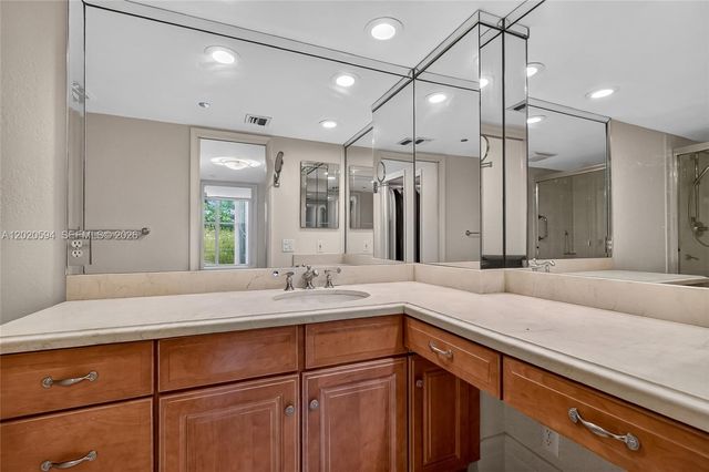4015 W Palm Aire Dr 502, Pompano Beach, FL 33069