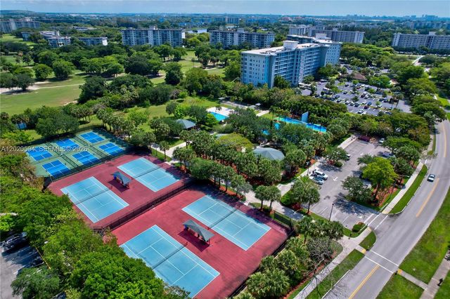 4015 W Palm Aire Dr 502, Pompano Beach, FL 33069