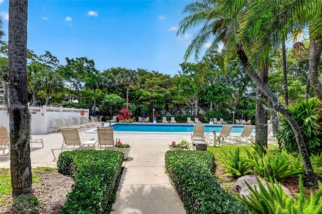 4015 W Palm Aire Dr 502, Pompano Beach, FL 33069