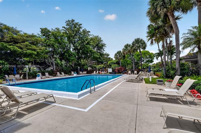 4015 W Palm Aire Dr 502, Pompano Beach, FL 33069