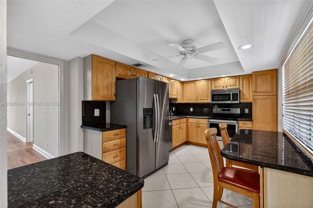 4015 W Palm Aire Dr 502, Pompano Beach, FL 33069
