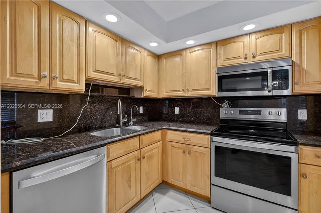 4015 W Palm Aire Dr 502, Pompano Beach, FL 33069