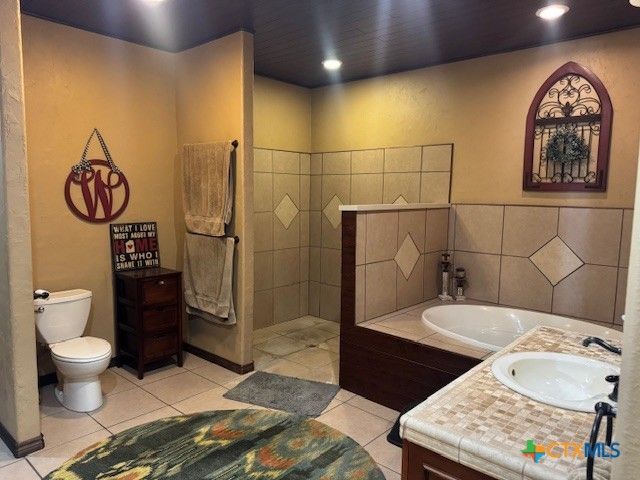 1011 E Main Street, Cuero, TX 77954