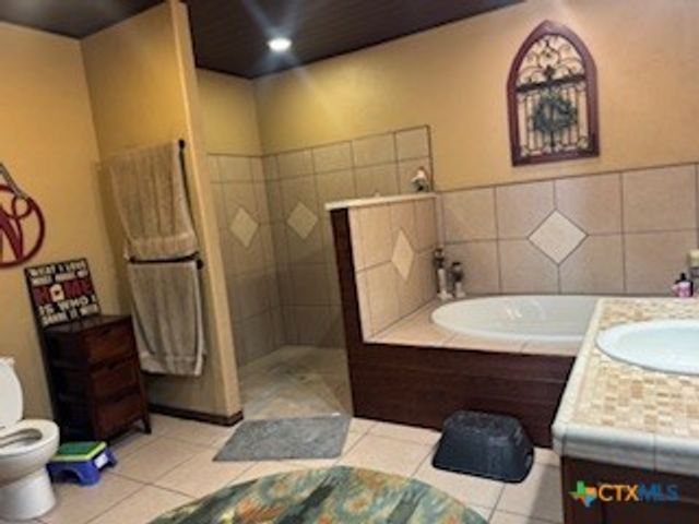 1011 E Main Street, Cuero, TX 77954