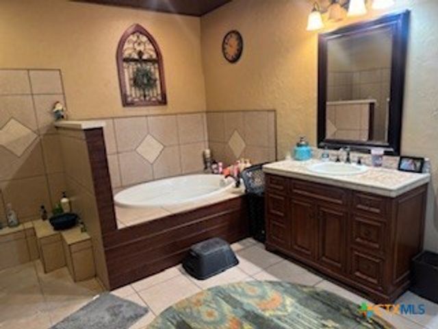 1011 E Main Street, Cuero, TX 77954