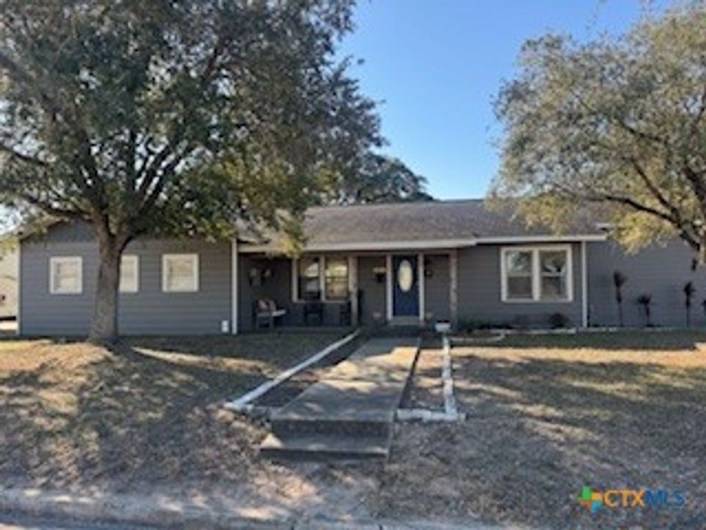 1011 E Main Street, Cuero, TX 77954