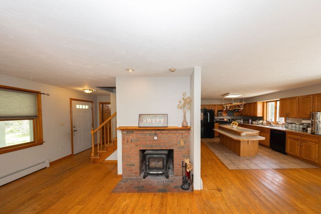 152 Pierce Rd, West Brookfield, MA 01585