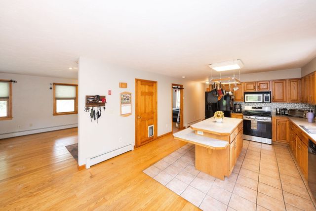 152 Pierce Rd, West Brookfield, MA 01585