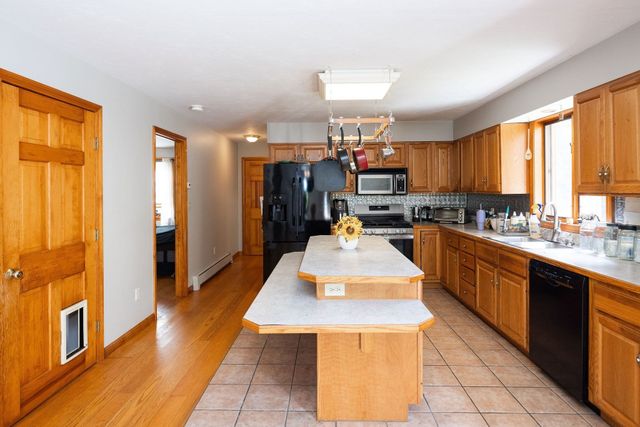 152 Pierce Rd, West Brookfield, MA 01585