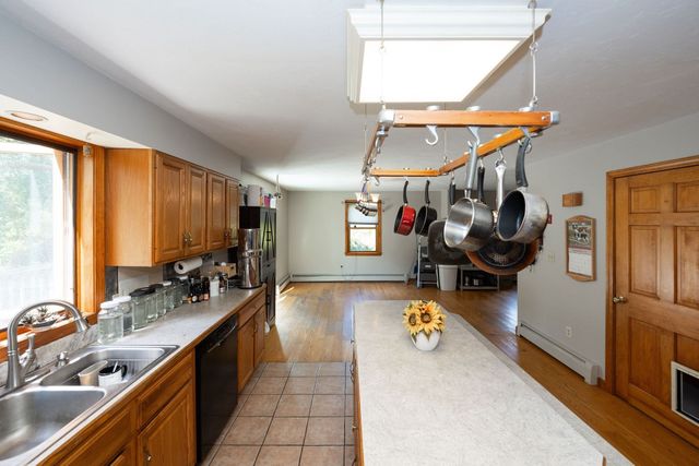 152 Pierce Rd, West Brookfield, MA 01585