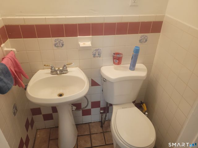 16 Greenwood Hill Street, Stamford, CT 06902