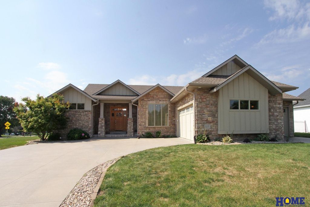 5335 Troon Drive, Lincoln, NE 68526