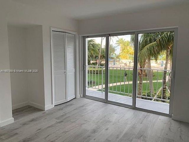 881 Ocean Dr TH11, Key Biscayne, FL 33149