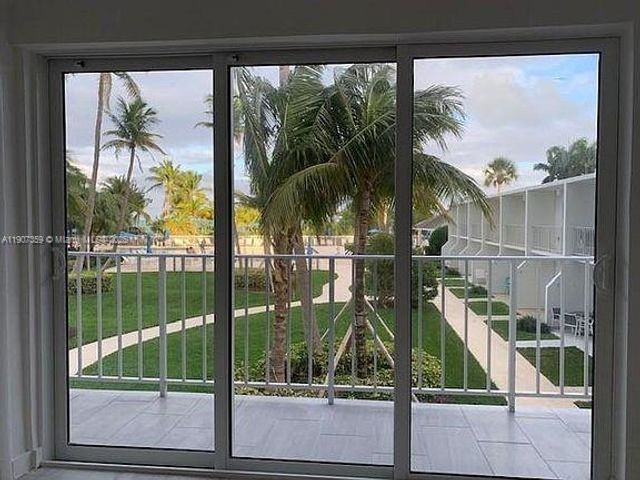 881 Ocean Dr TH11, Key Biscayne, FL 33149