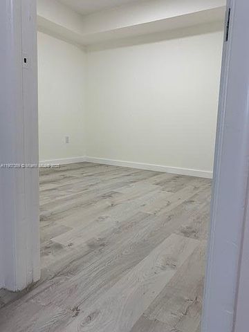 881 Ocean Dr TH11, Key Biscayne, FL 33149