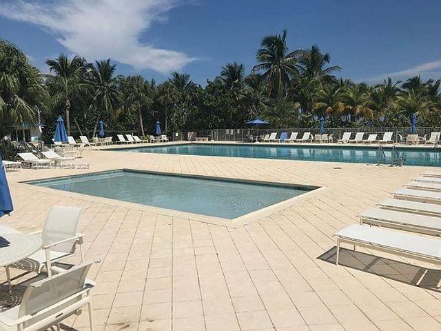 881 Ocean Dr TH11, Key Biscayne, FL 33149