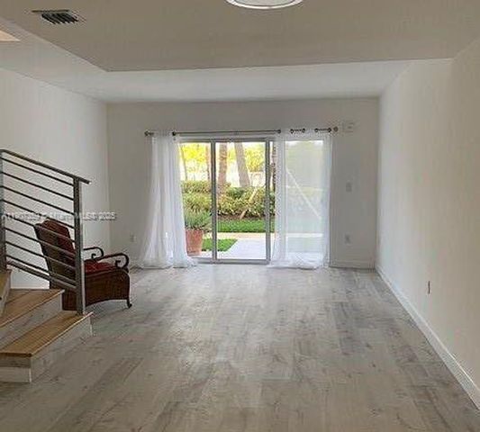 881 Ocean Dr TH11, Key Biscayne, FL 33149