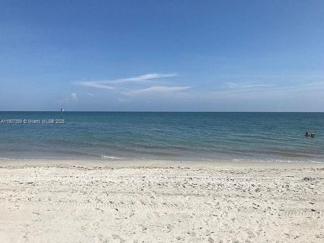 881 Ocean Dr TH11, Key Biscayne, FL 33149