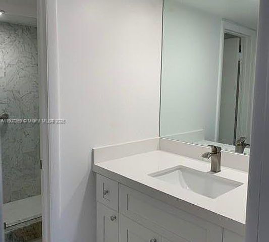 881 Ocean Dr TH11, Key Biscayne, FL 33149