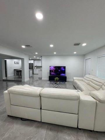 632 Las Palmas Park, Boynton Beach, FL 33435