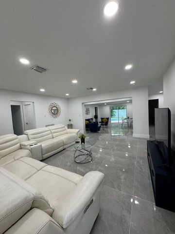 632 Las Palmas Park, Boynton Beach, FL 33435