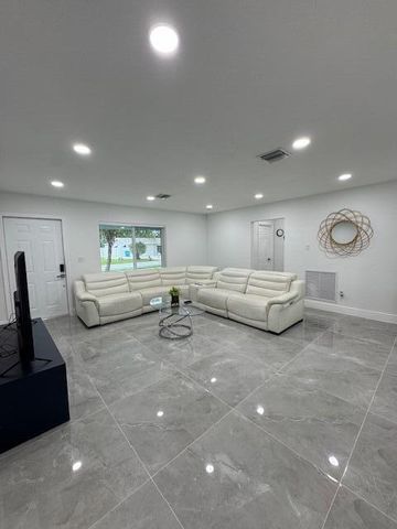 632 Las Palmas Park, Boynton Beach, FL 33435